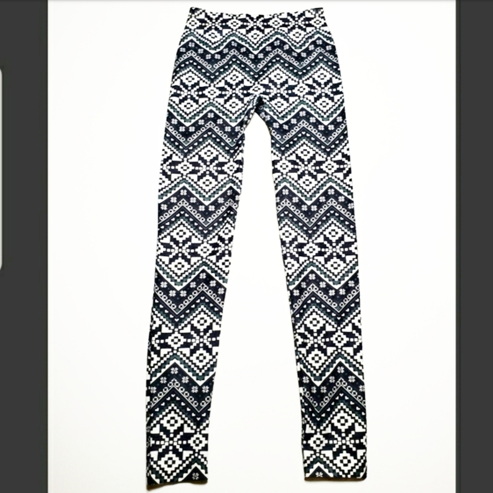 🏠  Leggings No Boundaries  Chevron Black and White